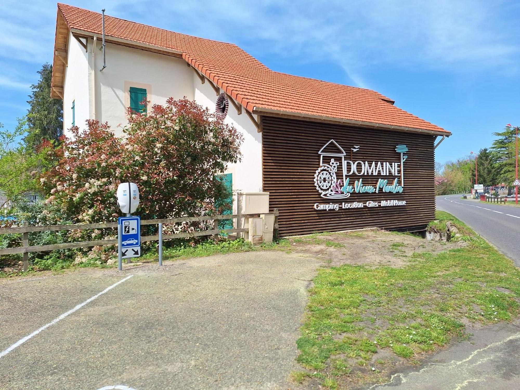 Mobil Home - Domaine Du Vieux Moulin サン・ジュリアン・アン・ボルヌ エクステリア 写真